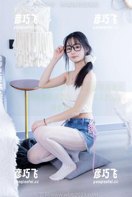 BoBoSocks袜啵啵 - 小甜豆的作品集分享，校服裤里丝花絮版，诶，有人想过这种穿搭吗？