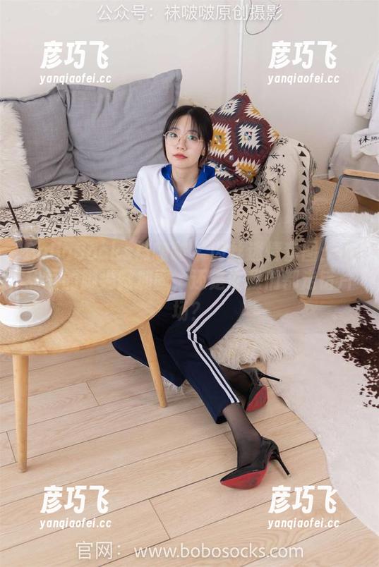 BoBoSocks袜啵啵 - 肉丝迷情套图：小甜豆的脚尖微加固，还是说我们都走错片场？