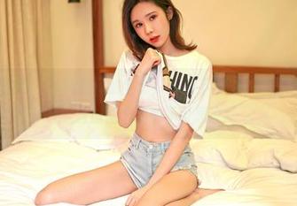 Feilin嗲囡囡 – 从头到脚的全套，无处不在的小蛮妖Yummy与丝袜图集里的不可思议