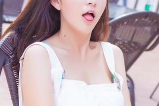 IMiss爱蜜社 – 若隐若现的工作与生活：秘书黄乐然的写真新姿势