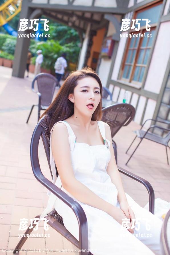 IMiss爱蜜社 - 若隐若现的工作与生活：秘书黄乐然的写真新姿势