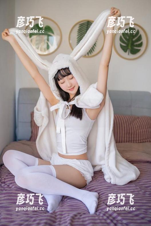 天台少女私拍：喵糖映画的套图，给你不一样的天际烟火！
