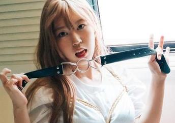 私拍合集中的Mozzi(모찌)女王形象，究竟什么样是她的‘王国’？
