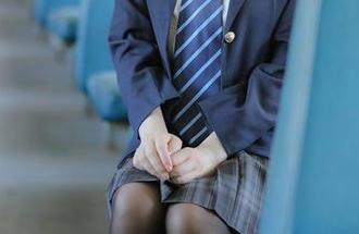 精选Nyako喵子网袜写真：对，没错，就是网眼的犯规穿搭！