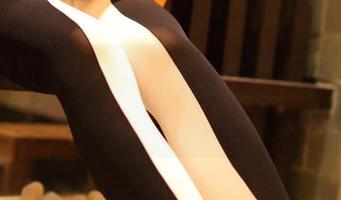 在线浏览ROSI的制服，心里不禁冒出“我要变成这件衣服!”的念头。