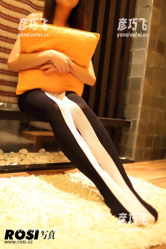 ROSI 在线浏览ROSI的制服,心里不禁冒出“我要变成这件衣服!”的念头。