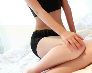 ROSI精选；在这条红裙的包围下，不知不觉中我也加入了“裙子语言”的俱乐部。
