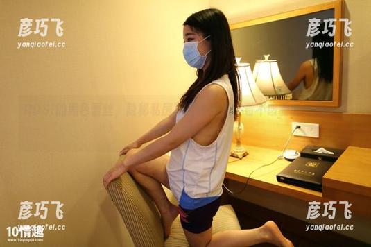 ROSI的黑色蕾丝，隐秘私房写真，就像在看不该看的东西，有种小刺激。