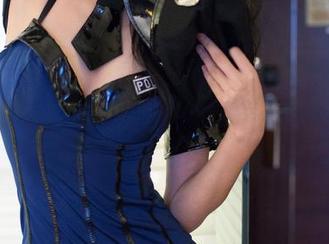 TuiGirl推女郎 – 林萌萌的私拍教室：透过窗帘的光线有点炫，但我还是盯着她的姿势看