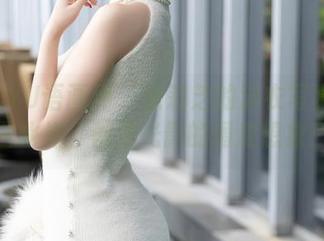 XIAOYU语画界 – 徐莉芝的泳衣写真：夏日水岸，都是光影的调皮想象！