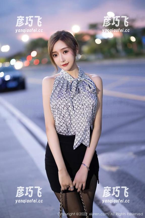 Xiuren秀人网 - 兔子NINA短裙全套，肆无忌惮的个性，叛逆而美丽