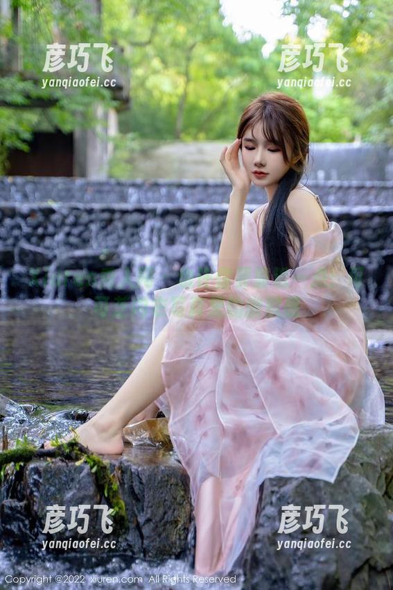 Xiuren秀人网 - 也许你要靠近一点：可可芝内衣写真里的幽默感