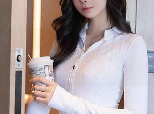 Xiuren秀人网 – 奈奈Fox的套图分享——你说我觉得，谁穿得好看呢？