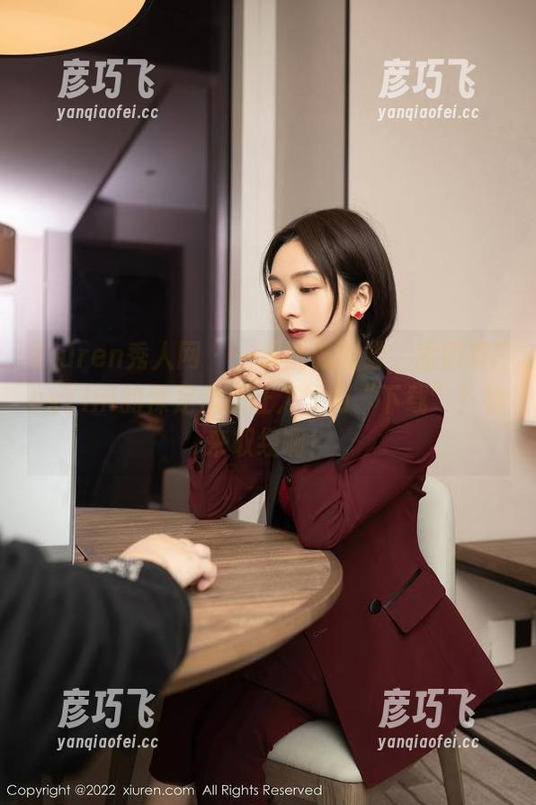 Xiuren秀人网 - 一双优雅的脚，孟狐狸FoxYini的裸足作品让人如何“下载”？快来取经啊！