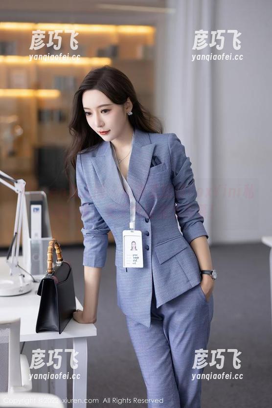 Xiuren秀人网 - 聚焦孟狐狸FoxYini私拍合集，女王气场溢出屏幕！
