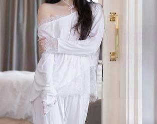 Xiuren秀人网 – 悦悦姐的泳衣作品集，真有点想跳水的冲动，不带游泳圈也可以！