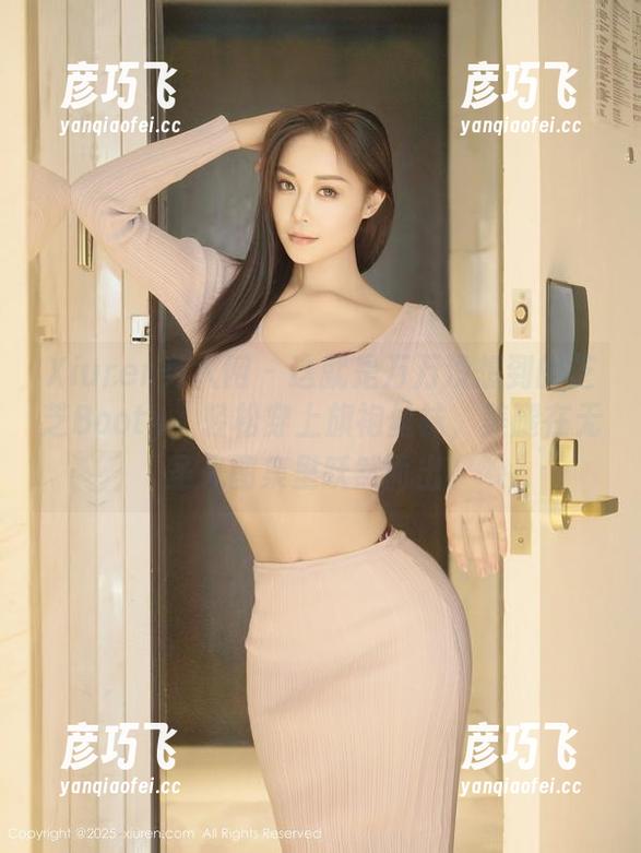 Xiuren秀人网 - 这就是万万没想到的芝芝Booty，轻松穿上旗袍丝袜，美腿在无圣光图集里跃然而出。