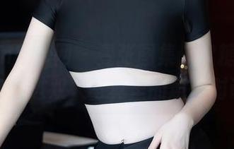 Xiuren秀人网 – 壹张图集，软糖爱喝奶带你走进双人写真里的意外对话。