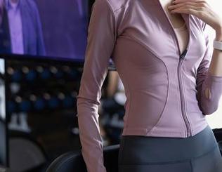 Xiuren秀人网 – 针对礼服的图集：陈思琪是不是在挑战我们的审美极限？