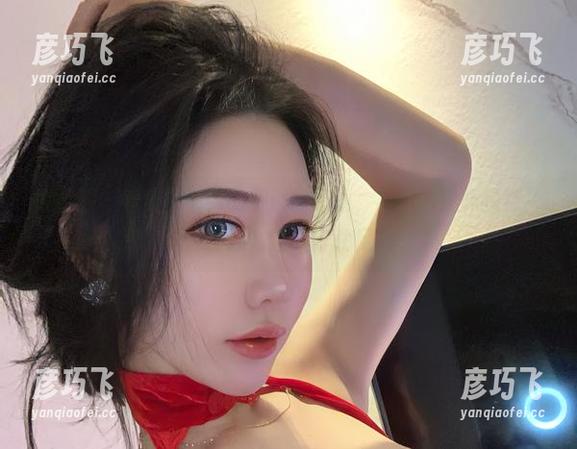 微密圈 - 看着不爱笑的赛琳的原图，嘉宾帖风味独特，默默为这美好驻足