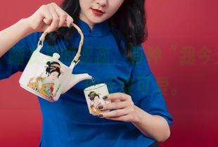 丽柜 – 睡衣里的蕊蕊，有种“我今天还没洗头”的无敌可爱。