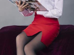 丽柜 – 这是谁在体操服里勾起我运动的意愿？哦，是露露美图！