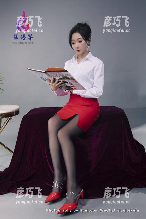 丽柜-露露 丽柜 - 这是谁在体操服里勾起我运动的意愿?哦,是露露美图!