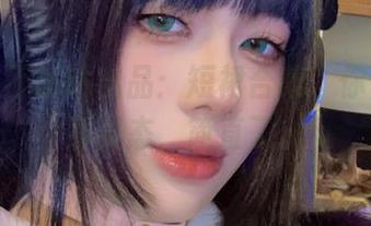 九言从不咕咕出品：短裙合集，你们看她那姿态，简直了。
