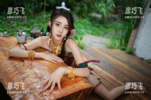 余多多Dudu 写真里,余多多Dudu的氛围紫皇女真心撩到我了。