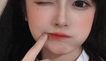 佳佳好难啊的双人图里藏着些什么呢？不知为何，有种说不出的吸引力