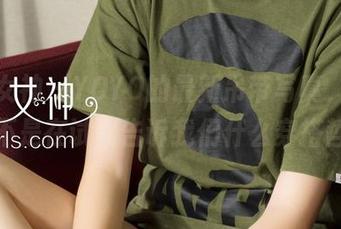 克拉女神 – YOYO的最新吊带写真，好奇她是不是在试图告诉我们什么穿搭哲学？
