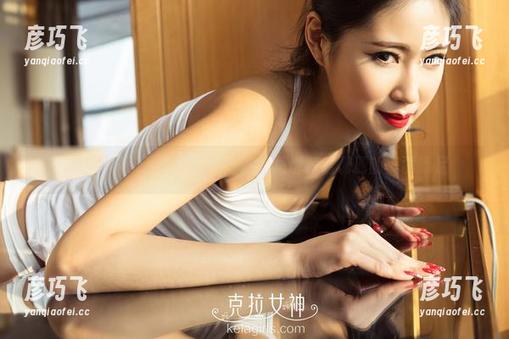 克拉女神 - 不想被打击，网盘里也藏着珊珊的美丽裸足