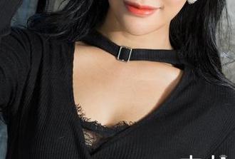克拉女神 – 好吧，我承认，薇薇的美腿套图让我对完美有了一点点新的定义，其他的都不重要。