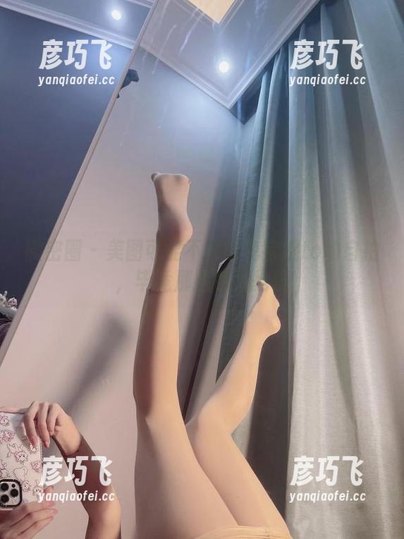 微密圈 - 美图可能不太配兔宝妮to的自拍，毕竟那唇色太抢镜