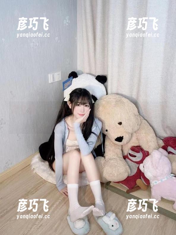 十万口草莓粥粥 微密圈 - 十万口草莓粥粥在私拍中与美图彷徨:随性与恣意