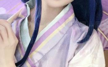 那千阳快起床的白色全套，嗯…图片里似乎有一种大胆的尝试
