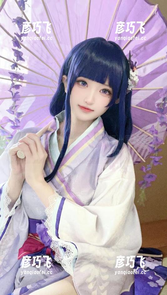 千阳快起床 那千阳快起床的白色全套,嗯…图片里似乎有一种大胆的尝试