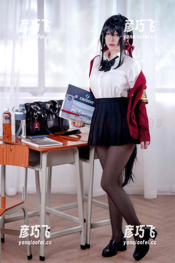 半半子的制服，看了这套图，还能不分享一下吗？