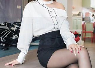 嗲囡囡 – 求问伍月yuer学姐定制写真怎么能这么惹人注目？