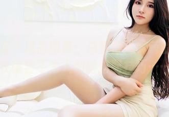 嗲囡囡 – 精品图库：总觉得周大萌的连体衣藏着不为人知的搭配技巧……