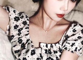 你要的校服私拍来啦！大肉丸Amiee图包带你回到无忧无虑的学生时代～