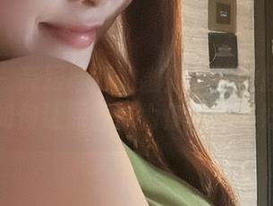 微密圈 – 高跟鞋下的幽默：奶雯摆出百变姿态，如何让原图成为你的心头好壁纸？
