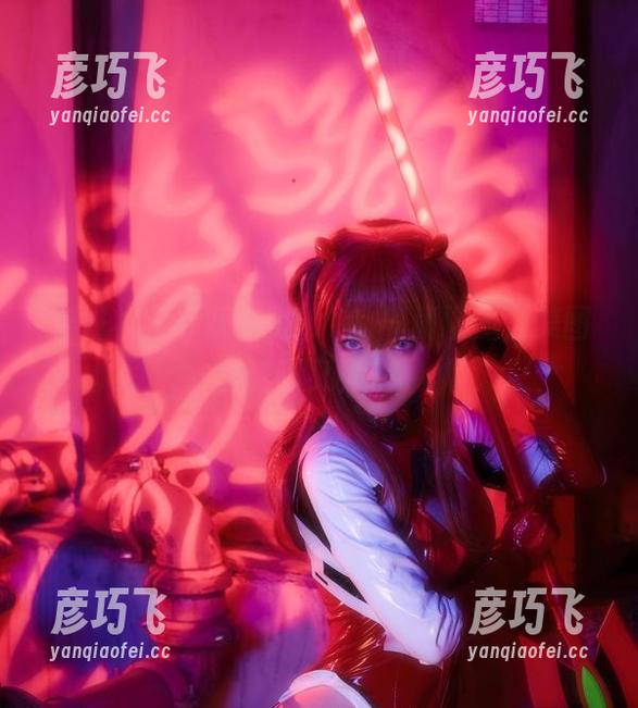 妖少you1 空姐妆容与妖少you1的气质碰撞,美图里耀眼又神秘。