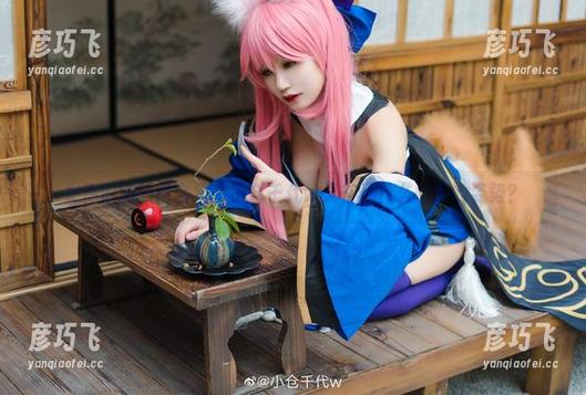 女仆们的原图合集：小仓千代w又在玩什么奇怪的姿势？