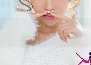 尤果网 – 尤菲儿最新图册里，少女的心思好像全都在纸上舞动！