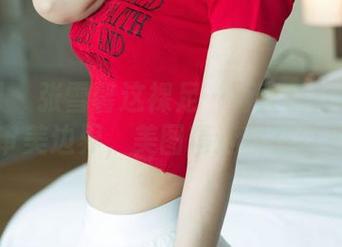 尤果网 – 张雪馨这裸足…简直是打破了我的审美边界，美图精选就在这里。