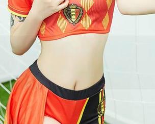 尤蜜荟 – 俯瞧易阳的裸足美图，私房中的美好竟然如此简单。