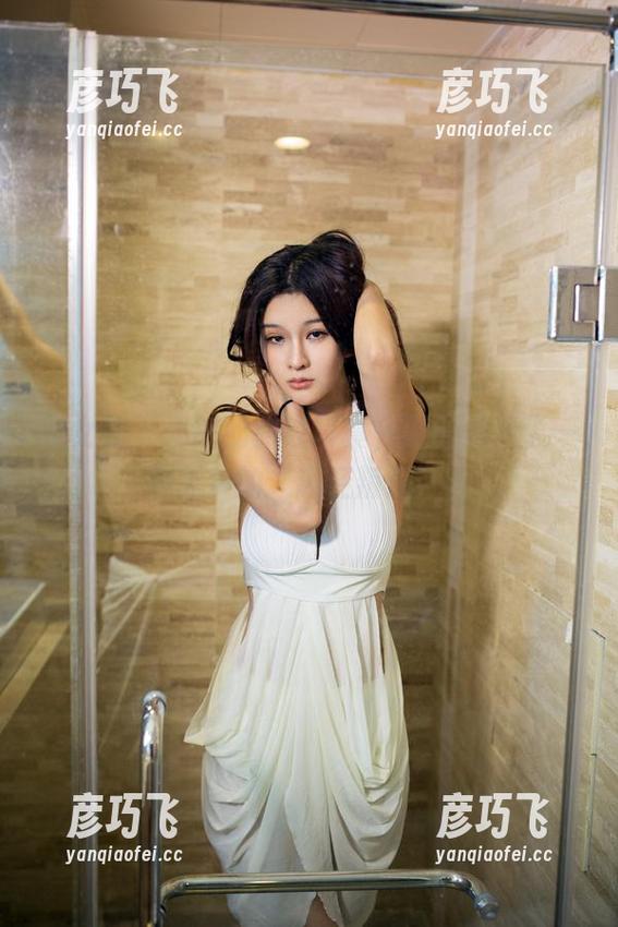 推女郎 - 易阳的豹纹写真，原图展示了一种无声的“离经叛道”。