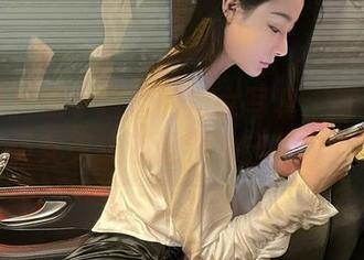 微密圈 – 是小逗逗的修女写真：到底是超级女英雄还是纯净守护者？