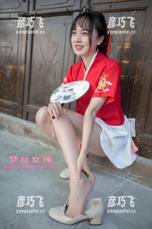 梦丝女神 - 睡衣拍成这样，晓晓真有一手，美图里的壁纸风格我已经爱上了。
